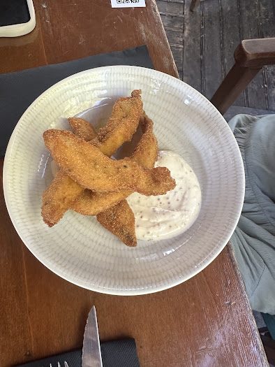 Berenjenas fritas con salsa de mostaza
