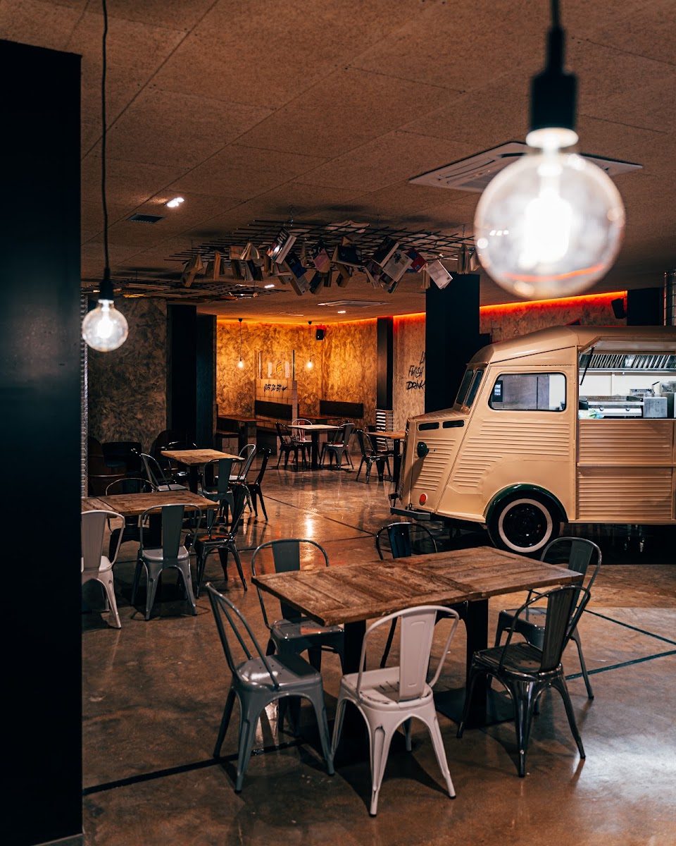 CLANDESTINE URBAN BAR